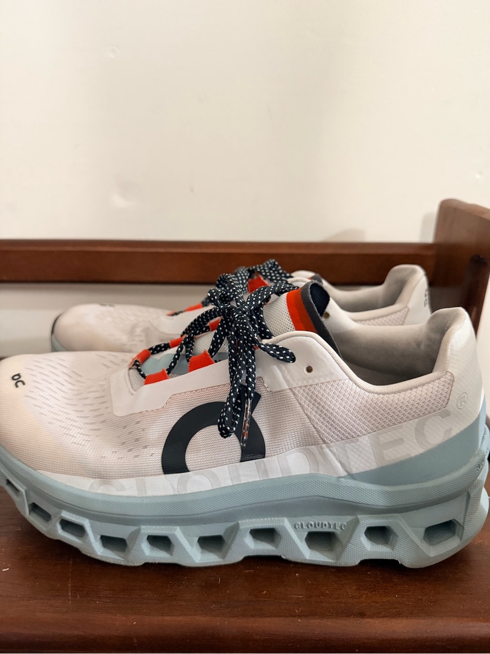 On Running Cloudmonster sneakers
